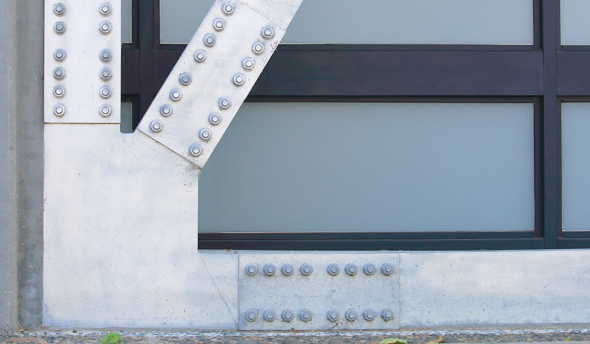 鉄骨ブレースによる補強（内付け）