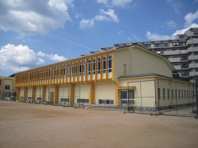 小部中学校便所他改修工事(体育館内)