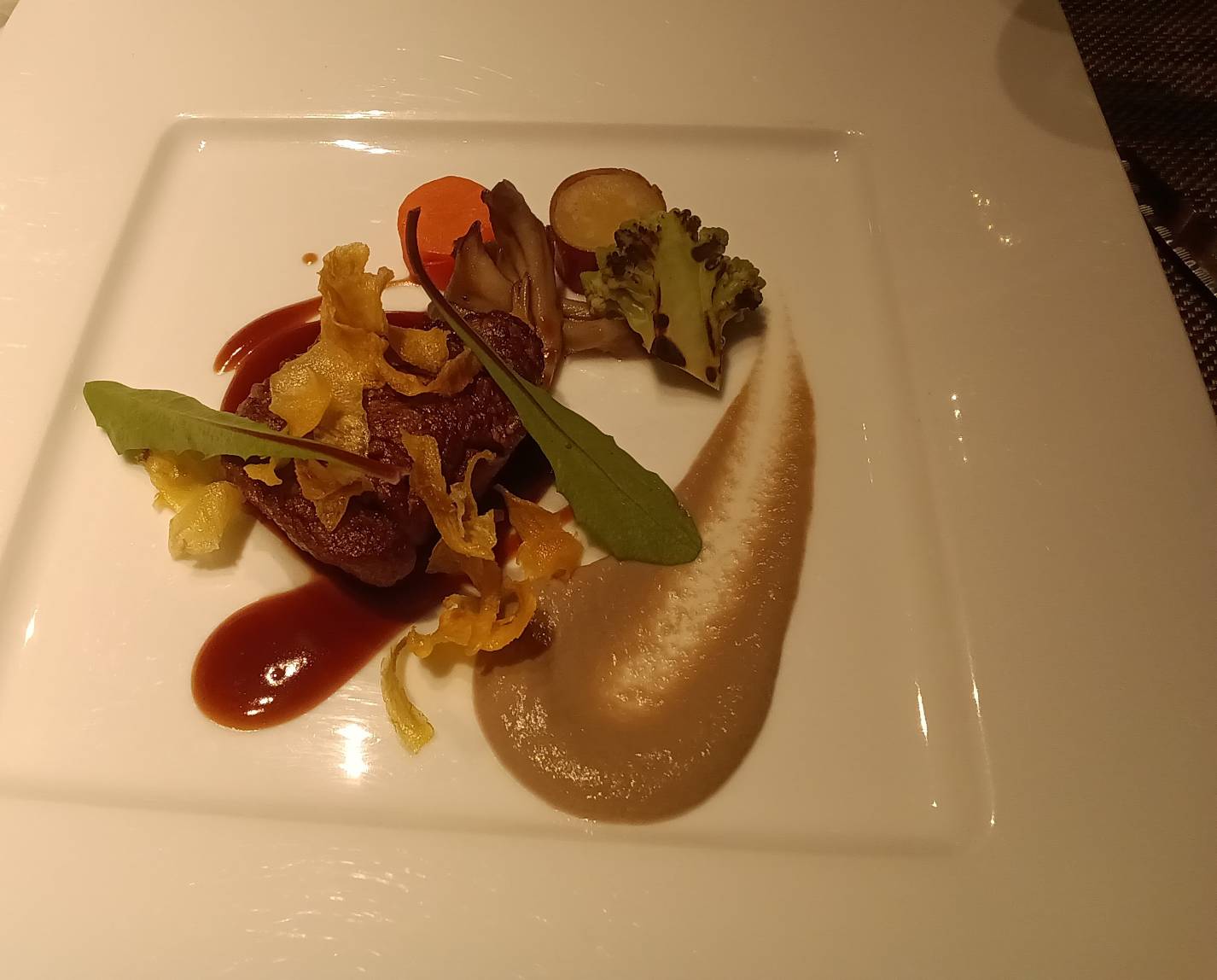 忘年会が開催されました。